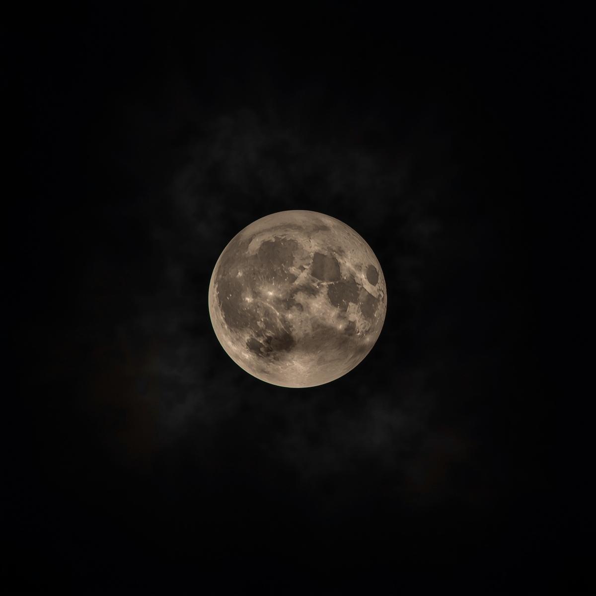 Microfiction Day 339 – ‘Moonshine’